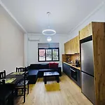 Prime Location Cozy Apartment Near Pazari I Ri