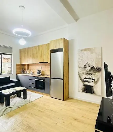 Prime Location Cozy Apartment Near Pazari I Ri