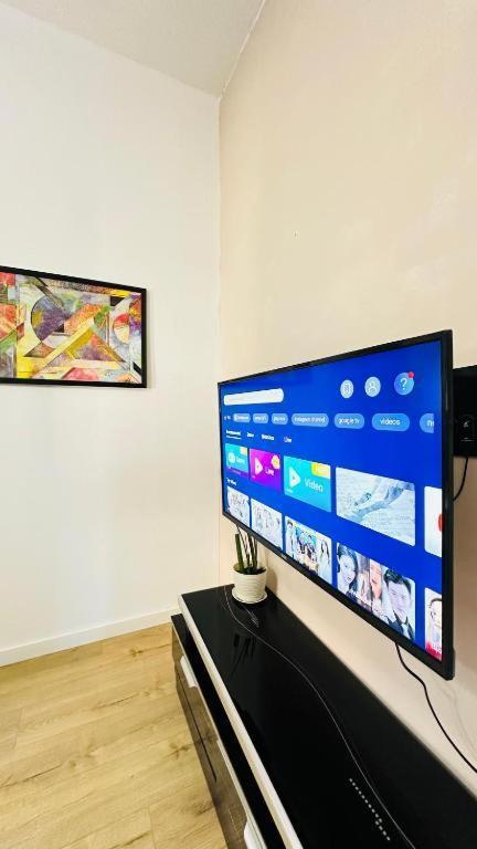 Apartment Prime Location Cozy Near Pazari I Ri